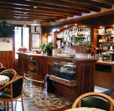 罗吉亚酒店 3* Mestrino