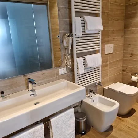 Отель La Loggia Местрино