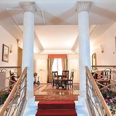 La Loggia Отель 3*